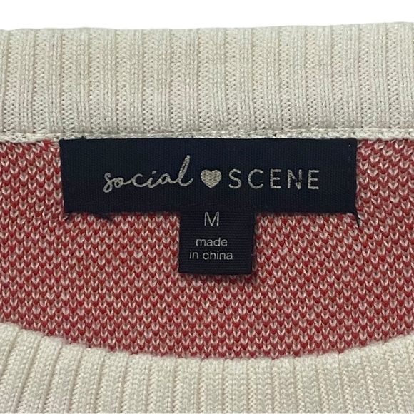 SOCIAL SCENE - SIZE MEDIUM - FUN SWEATER WITH A 7” COLORFUL MUSHROOM B13 - Picture 4 of 10